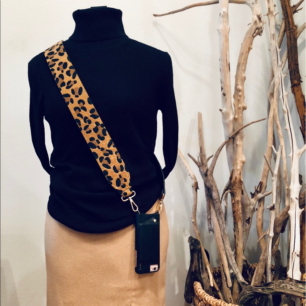 Short Faux Fur Leopard Shoulder Strap